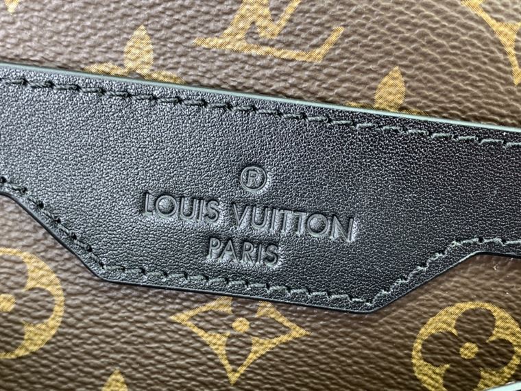 LOUIS VUITTON TRIO MESSENGER BAG – LVB055