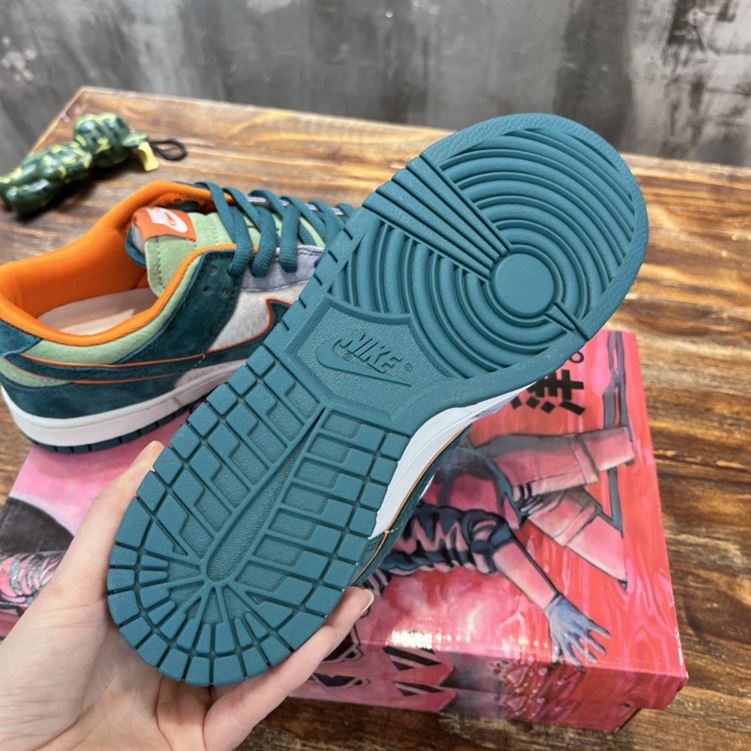 OTOMO KATSUHIRO X NIKE SB DUNK LOW SNEAKER – NSN003