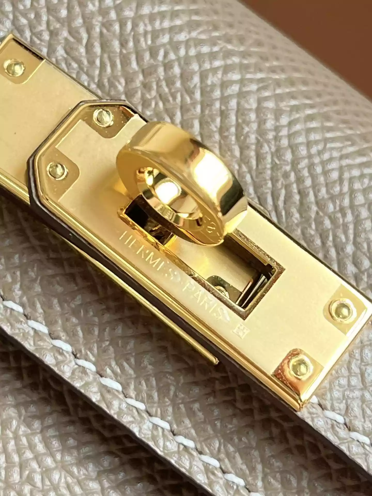 Hermes Mini Kelly 20 In Etoupe Epsom With Gold Hardware – HW192