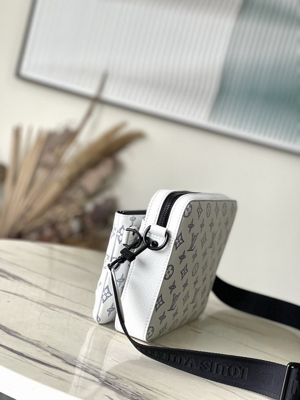 Louis Vuitton Trio Messenger White Bag – LW137