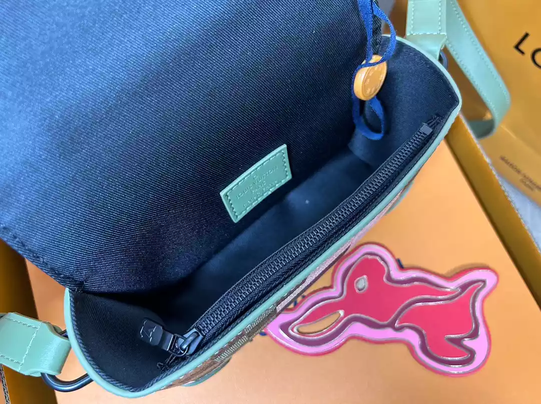 Steamer Wearable Wallet Green Damoflage Coated Canvas M83172 – LW233