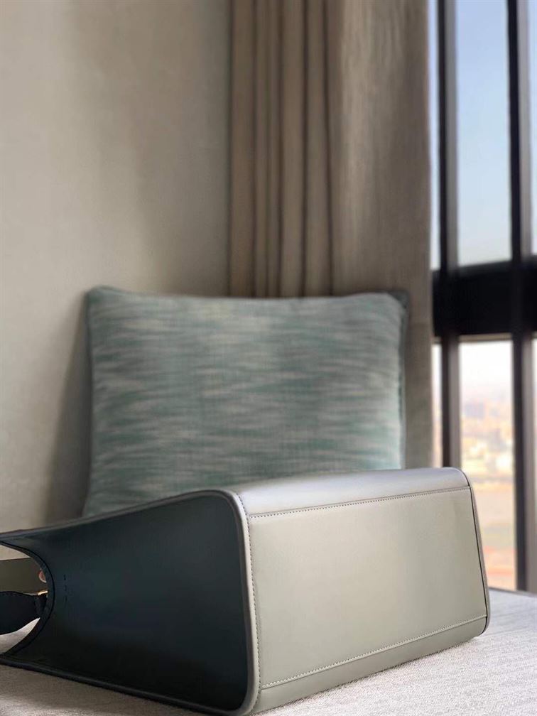 FENDI SUNSHINE MEDIUM GREY LEATHER SHOPPER – F019