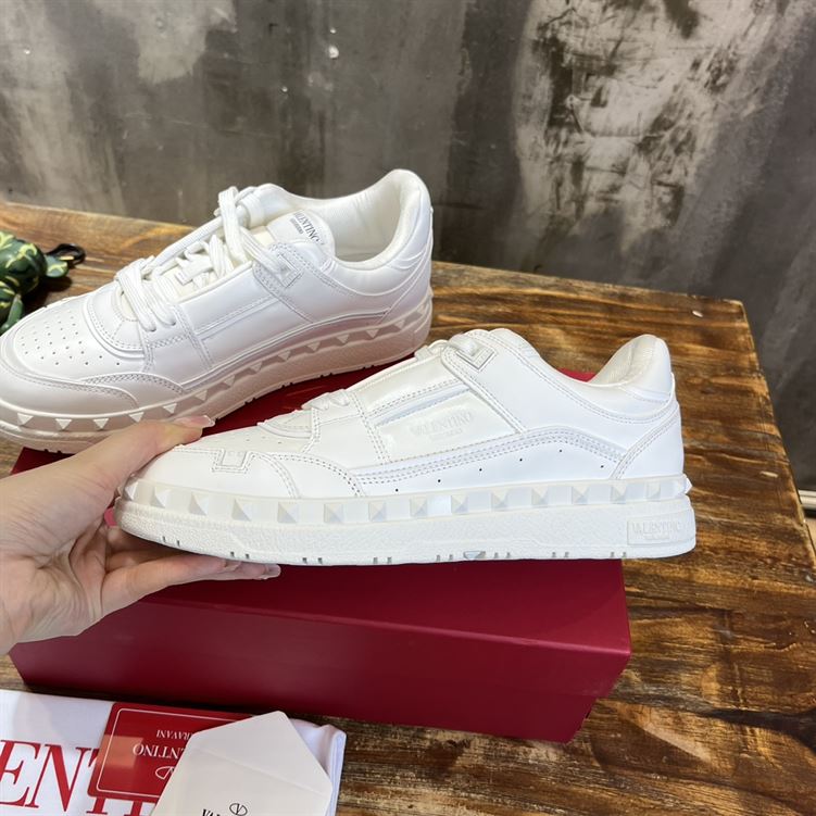 VALENTINO FREEDOTS LOW-TOP SNEAKER IN CALFSKIN – VN003