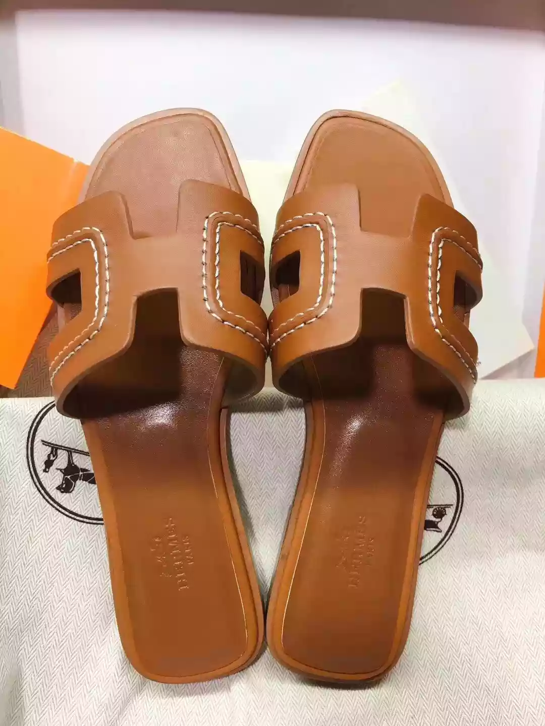 HERMES ORAN SLIDE SANDALS IN BROWN LEATHER WITH STITCHED – HMSD043