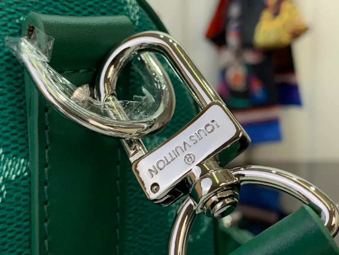 Louis Vuitton Keepall Bandoulière 25 – LW202