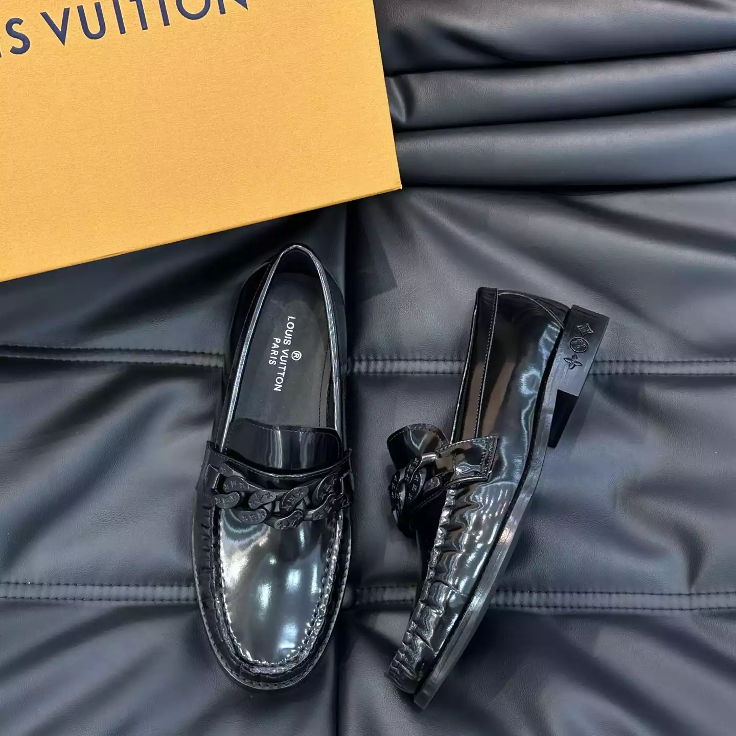 LEATHER LOAFERS IN BLACK – VL065
