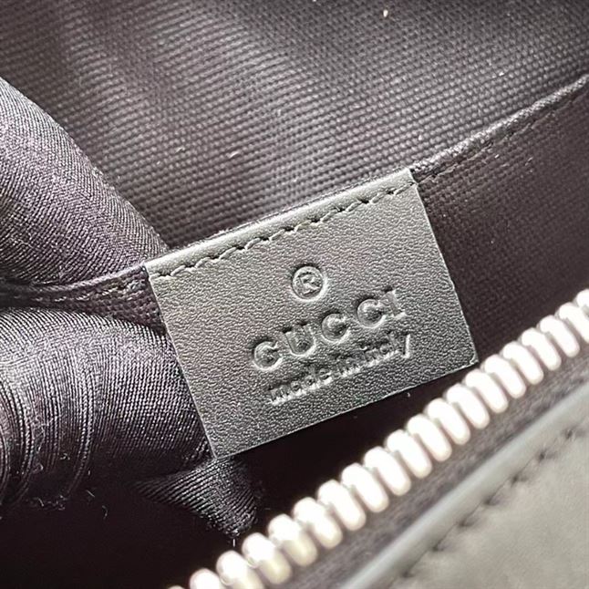 GUCCI GG SUPREME CANVAS SHOULDER BAG – BG047