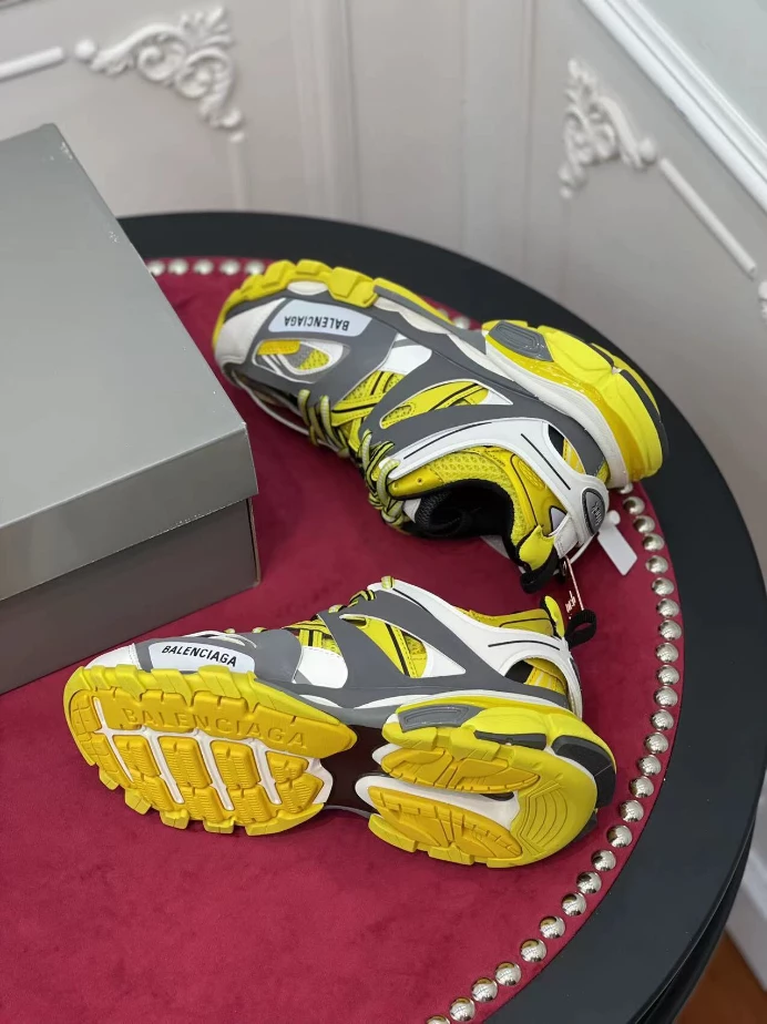 BALENCIAGA TRACK SNEAKER – BLA132