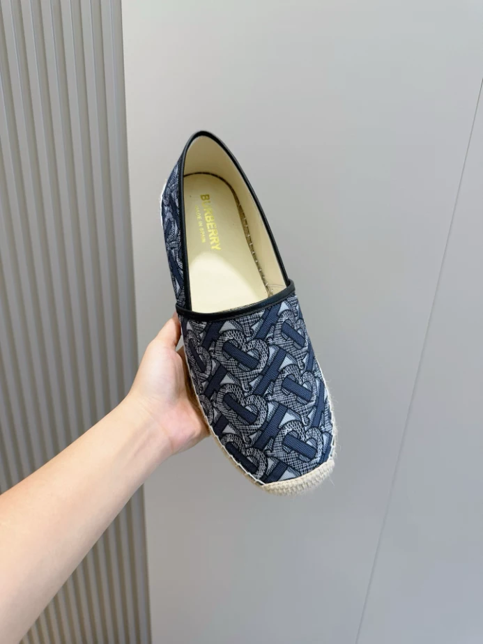 BURBERRY CANVAS STRAW BUCKET – BBR048