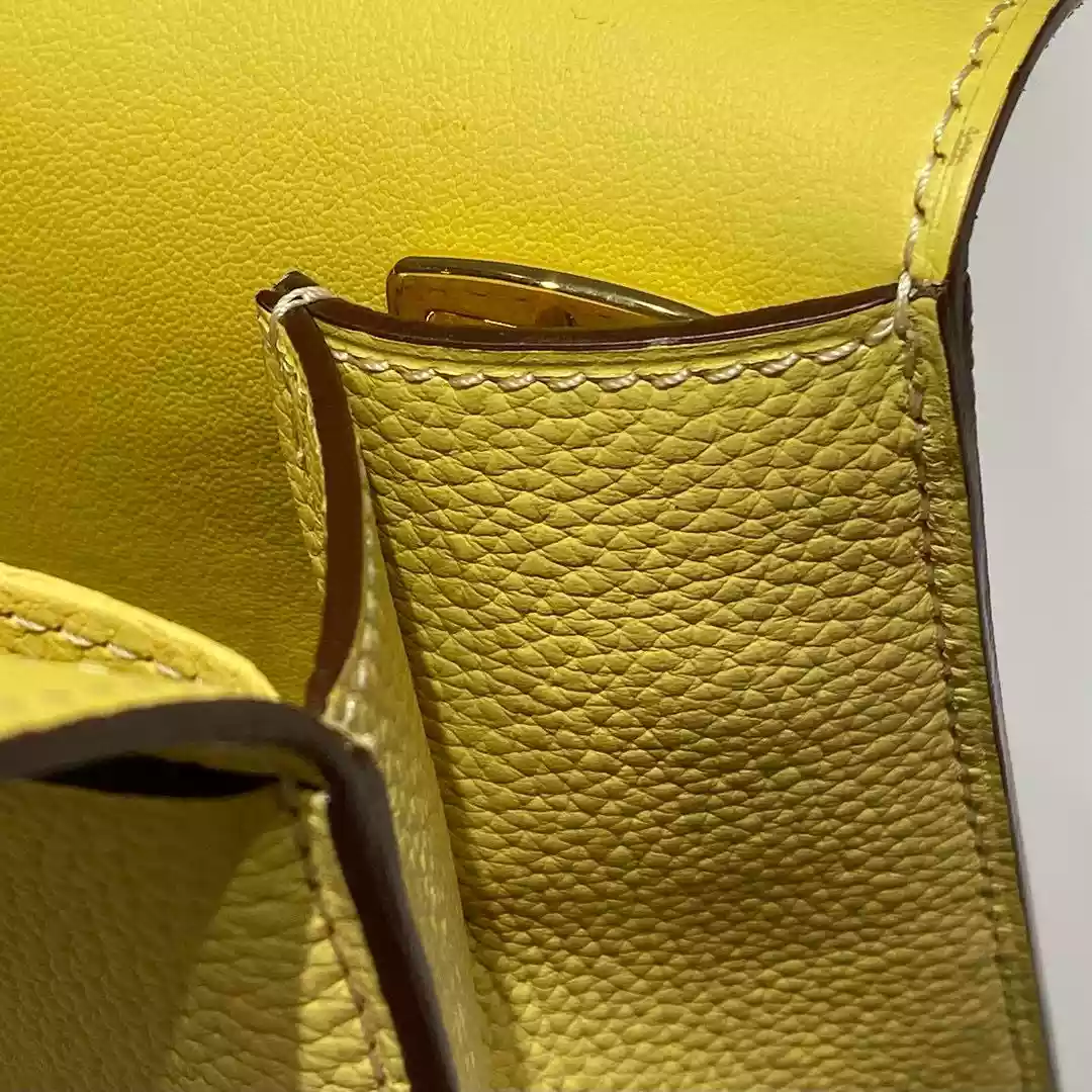 Hermes Halzan 25 Bag in Jaune Poussin Clemence Leather – HW089
