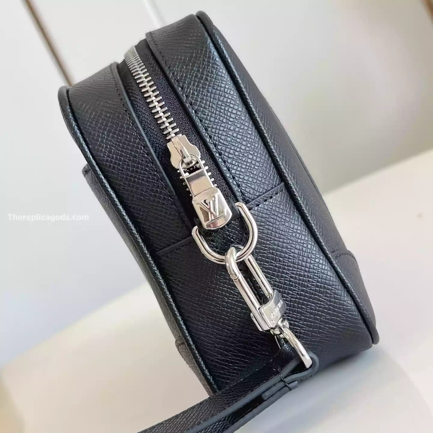 POCHETTE KASAI BAG IN BLACK – LW315