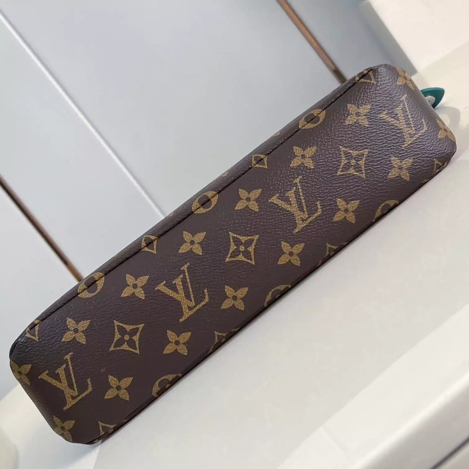 POCHETTE VOYAGE SOUPLE BORNEO GREEN M13199 – LW403