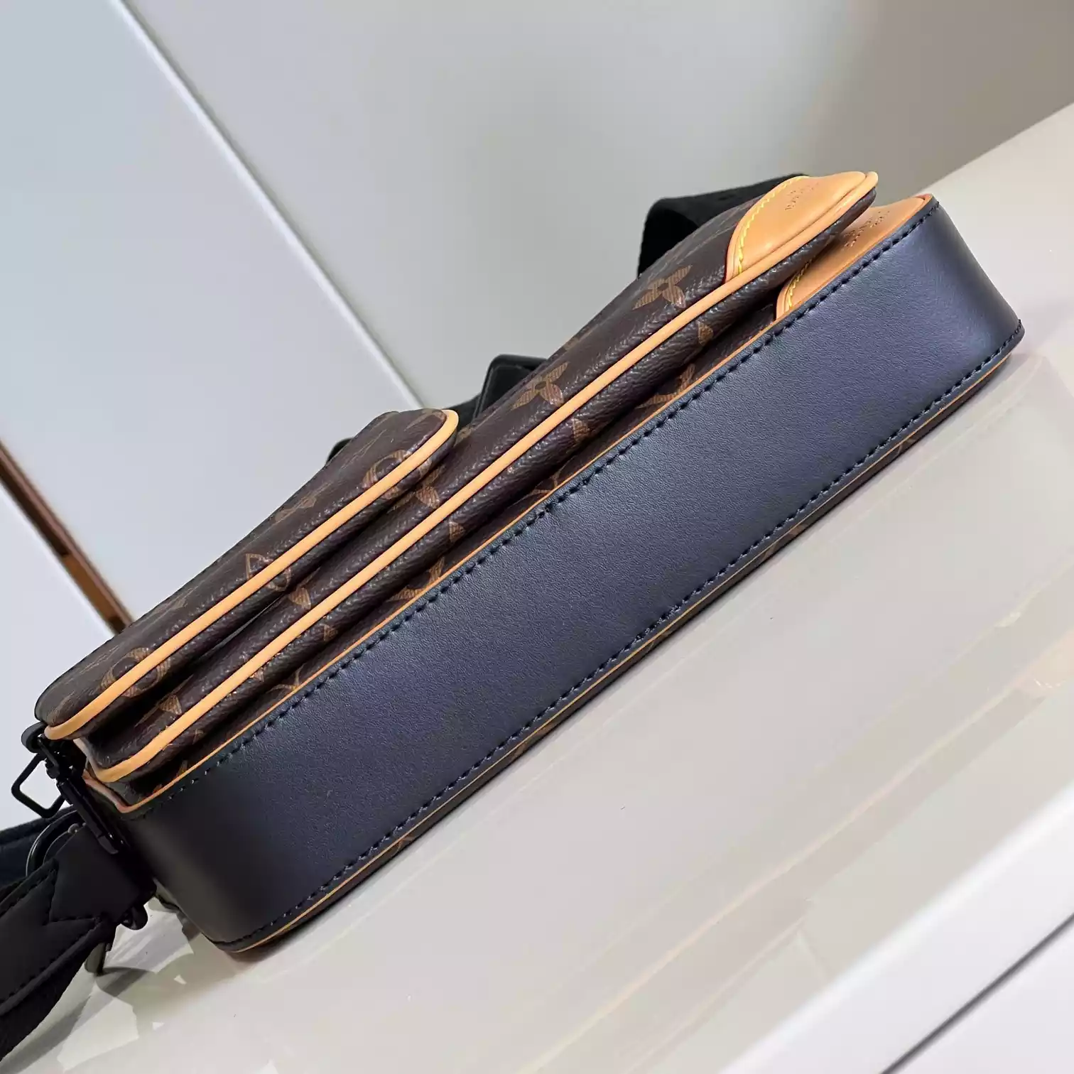 TRIO MESSENGER BAG MONOGRAM MACASSAR M46694 – LW453