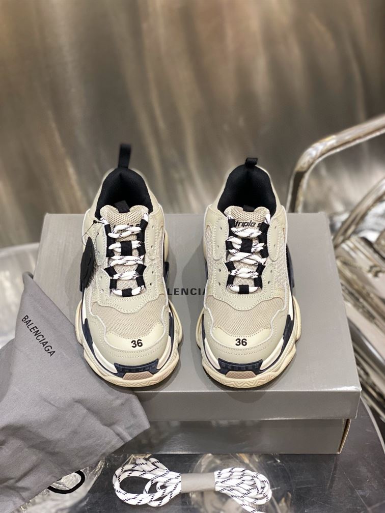 BALENCIAGA TRIPLE S SNEAKERS IN GREY AND BLACK – BLA020