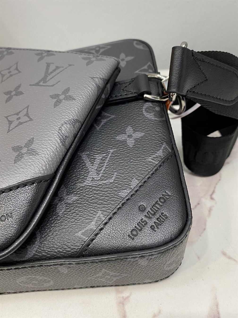 LOUIS VUITTON TRIO MESSENGER BAG – LVB025
