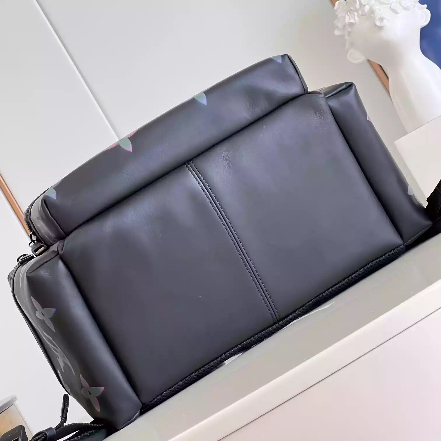 COMET CALF LEATHER BACKPACK IN BLACK M22488 – LW351