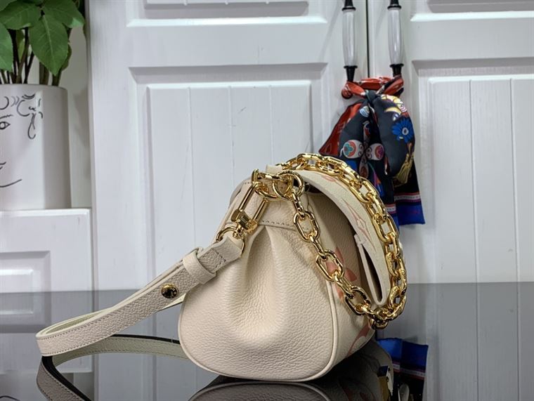 LOUIS VUITTON FAVORITE MONOGRAM EMPREINTE LEATHER – LW122