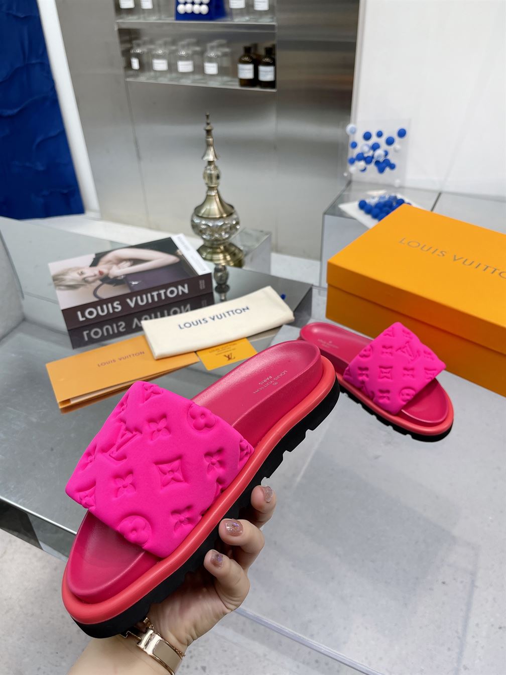 LOUIS VUITTON POOL PILLOW FLAT COMFORT MULE – LVSD051