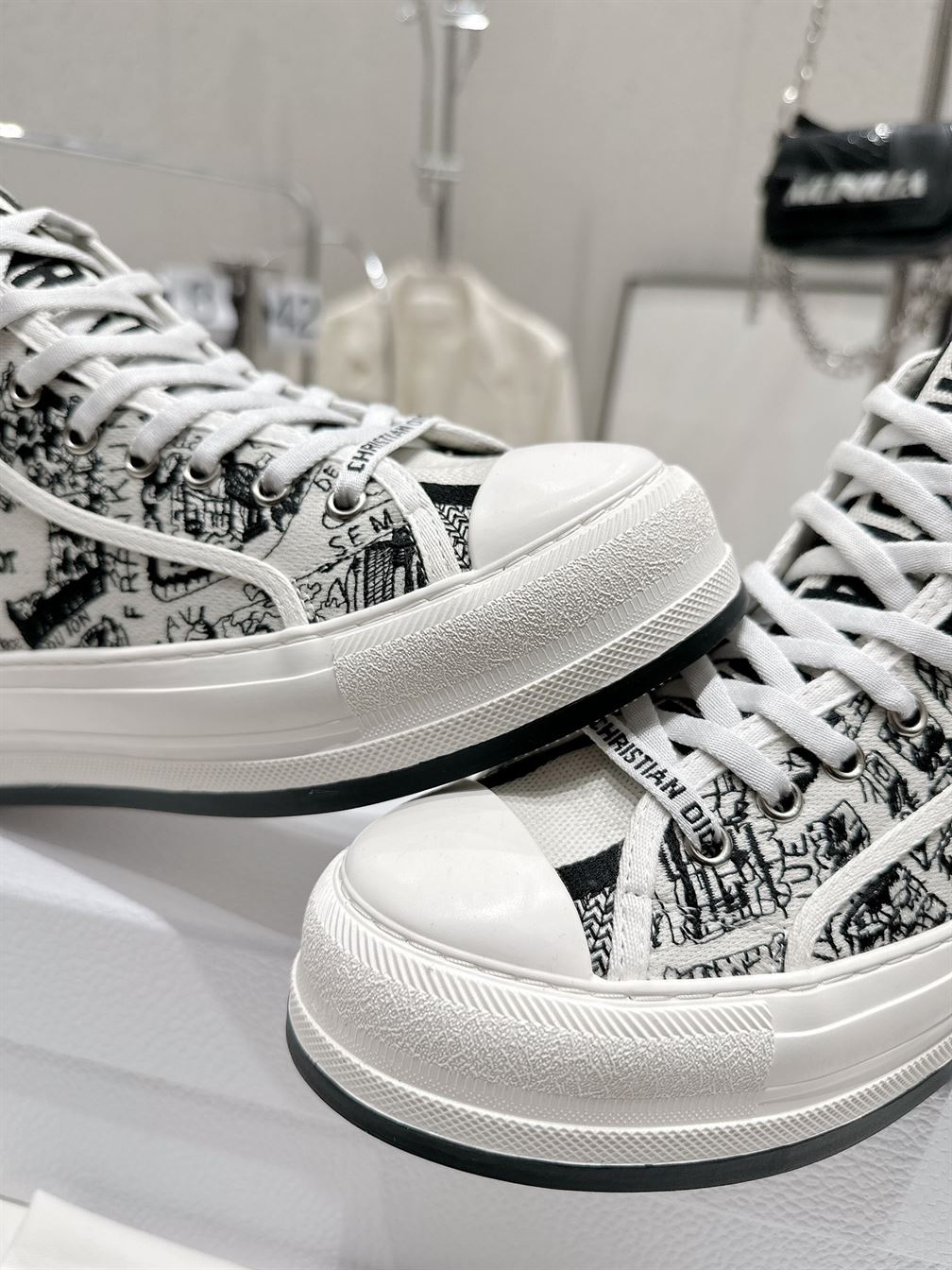DIOR WALK’N’DIOR HIGH-TOP PLATFORM SNEAKER – DO116