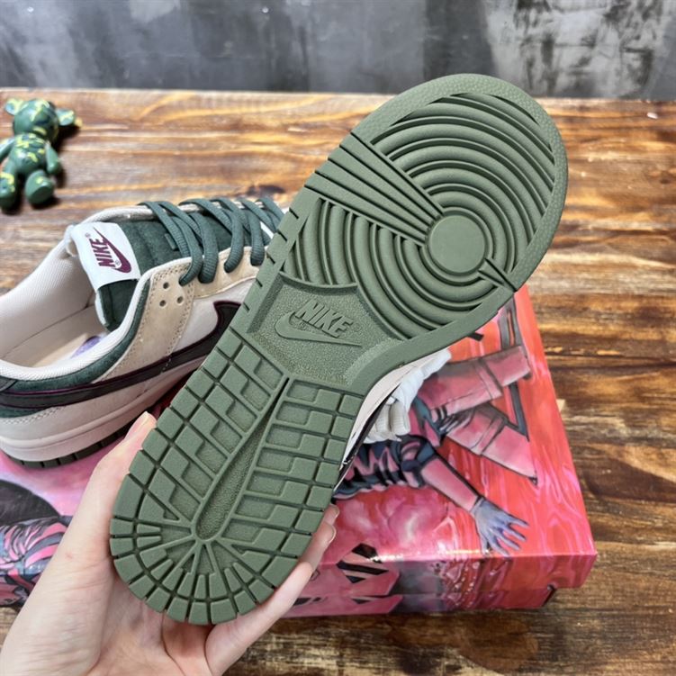 NIKE SB DUNK LOW SNEAKER – NSN012