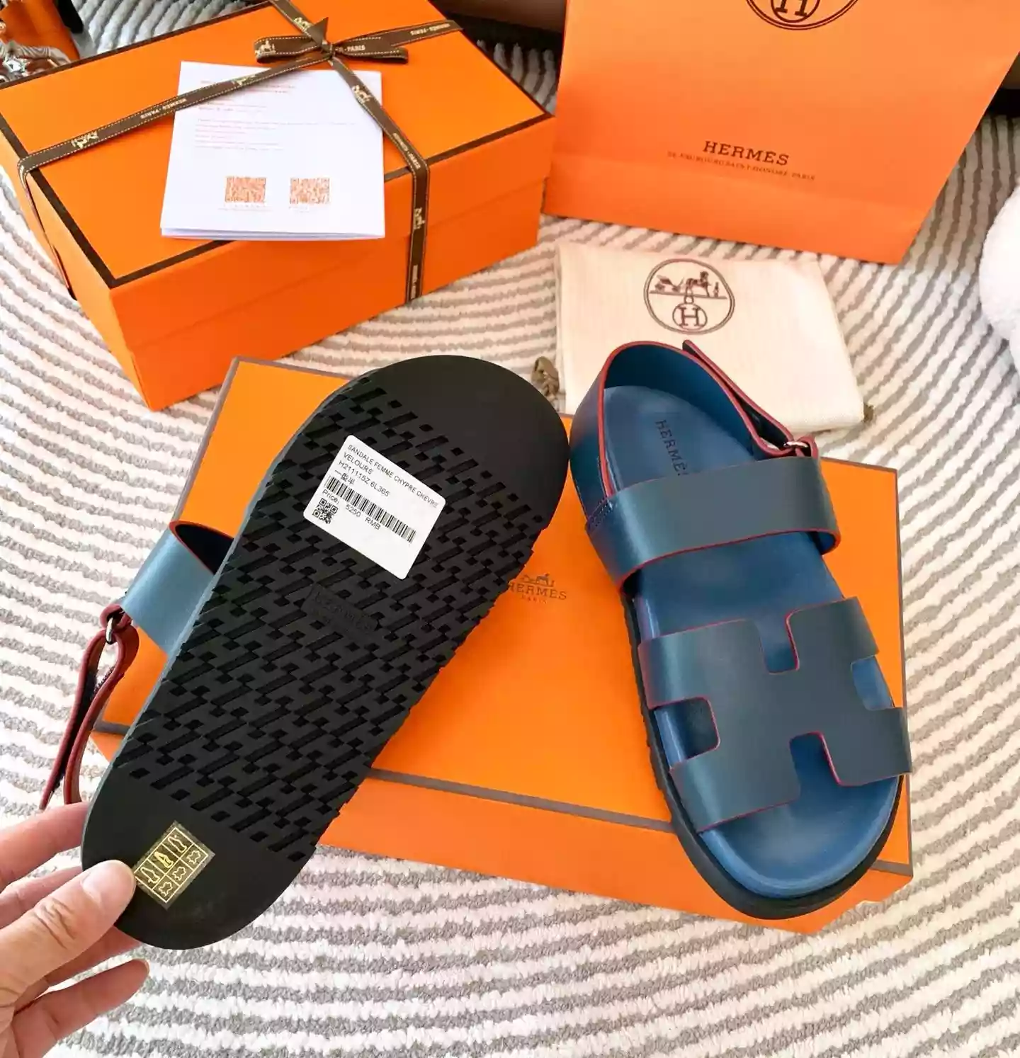 HERMES MEN’S GENIUS SANDALS IN BLUE CALFSKIN – HMSD004