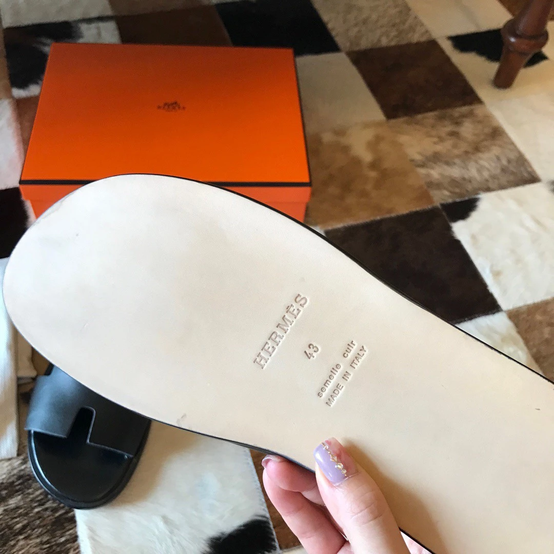 HERMES MEN’S IZMIR SANDALS IN BLACK SWIFT CALFSKIN – HMSD017