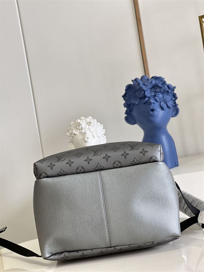 LOUIS VUITTON DISCOVERY BACKPACK PM – LVB016