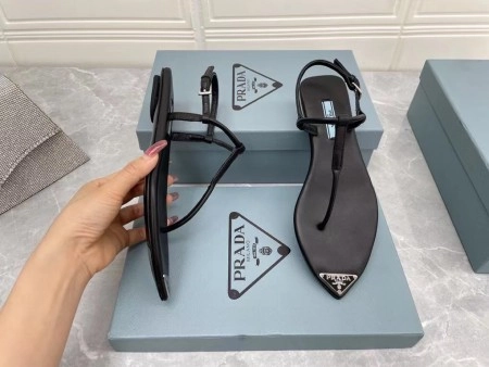 PRADA THONG SANDALS IN BLACK BRUSHED LEATHER – PSD047