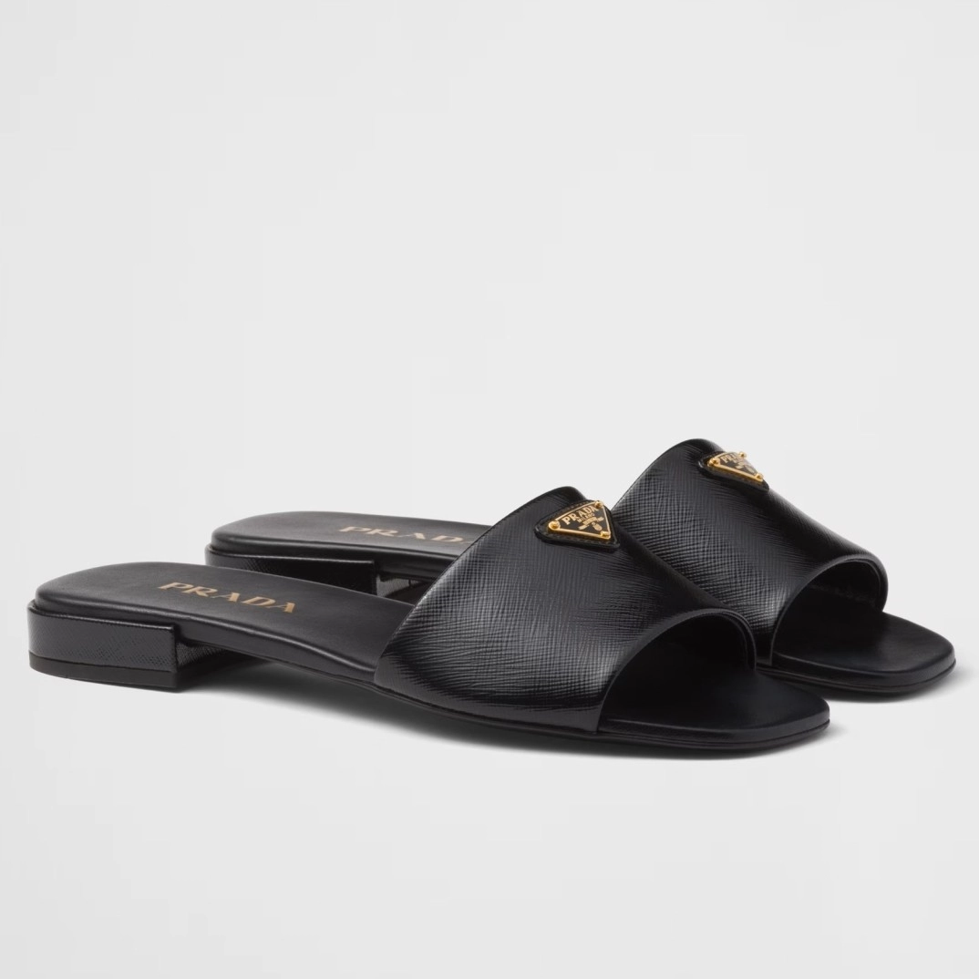 PRADA WOMEN’S SLIDES IN BLACK SAFFIANO LEATHER – PSD063