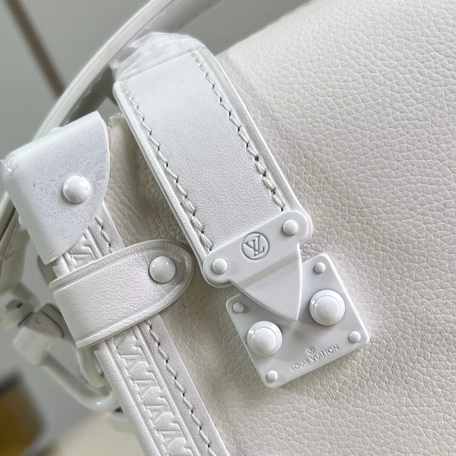 SIDE TRUNK PM BAG OPTICAL WHITE COWHIDE LEATHER M24304 – LW425