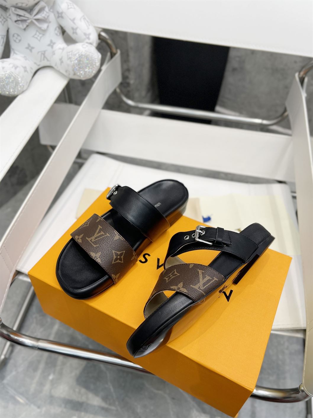 LOUIS VUITTON BOM DIA FLAT MULE – LVSD040