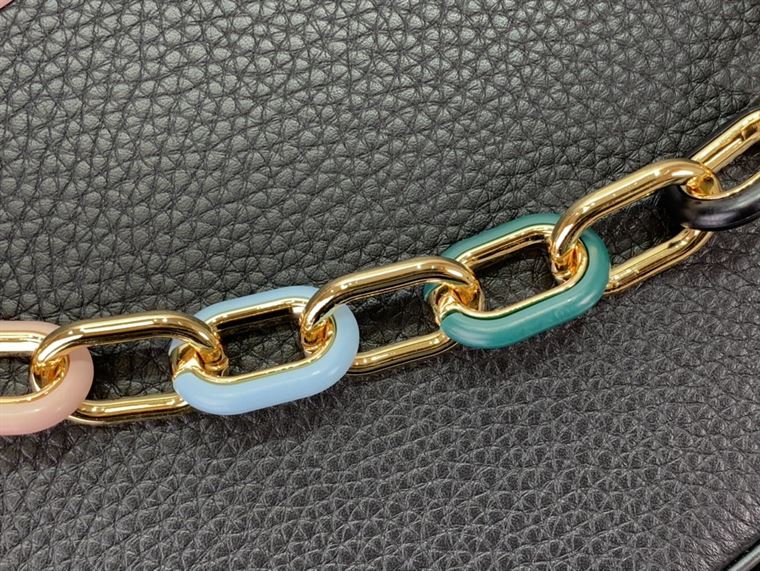 LOUIS VUITTON CAPUCINES MM BLACK – LW100