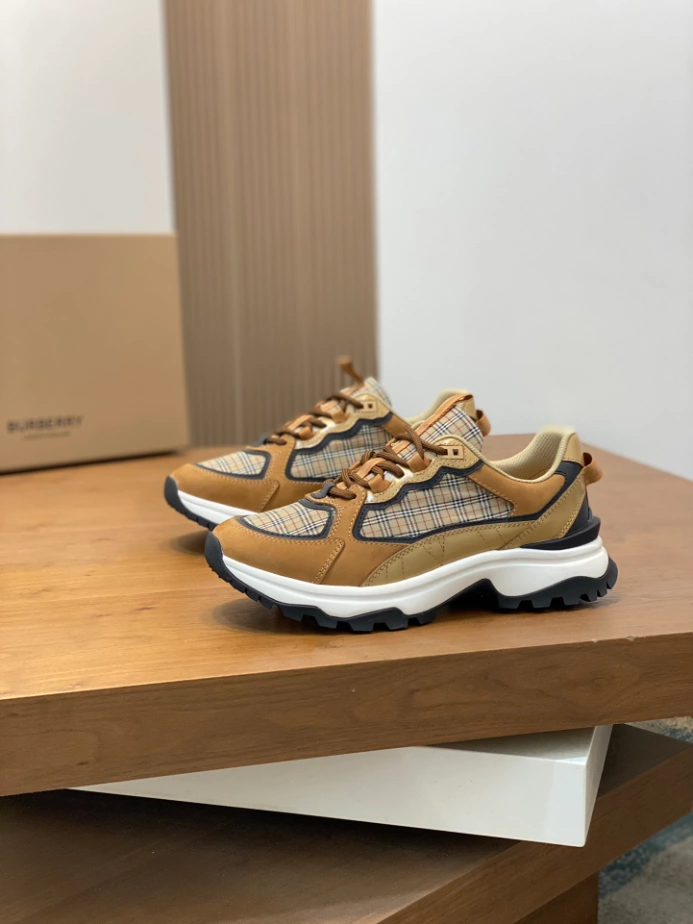 BURBERRY SNEAKERS – BBR065