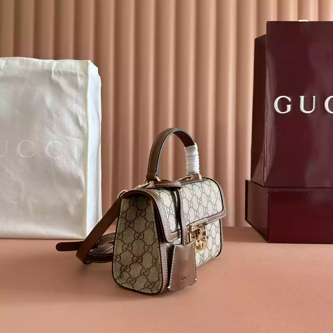 GG Supreme Padlock Small Shoulder Bag – BG081