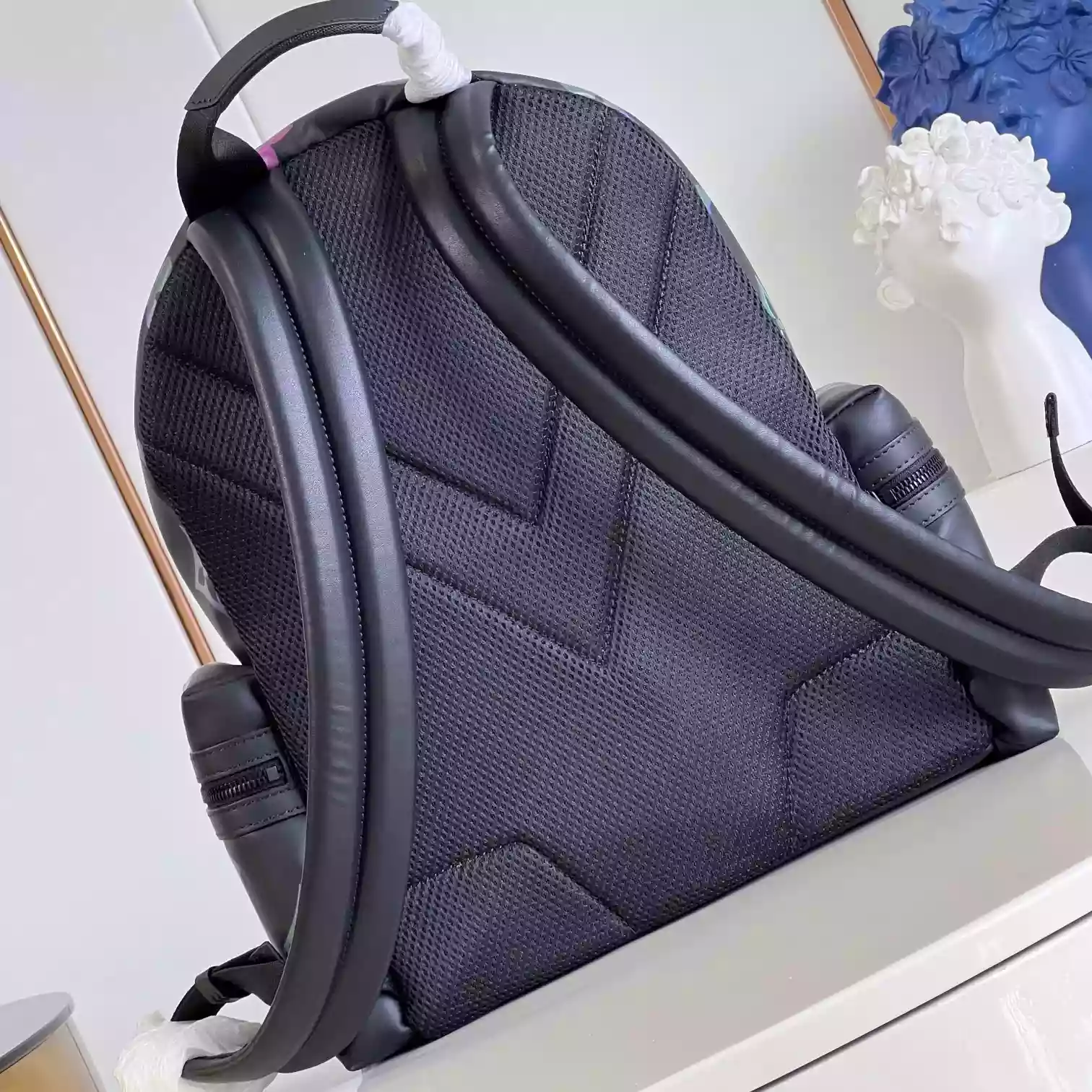 COMET CALF LEATHER BACKPACK IN BLACK M22488 – LW351