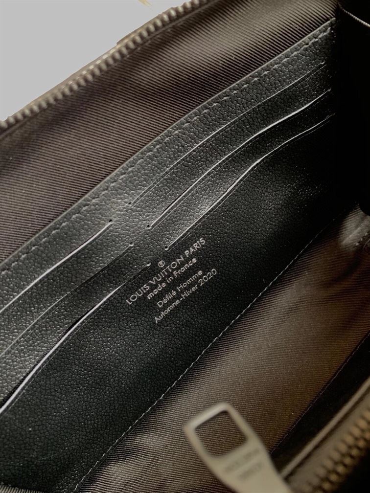 LOUIS VUITTON SOFT TRUNK WALLET MONOGRAM ECLIPSE – LVB041