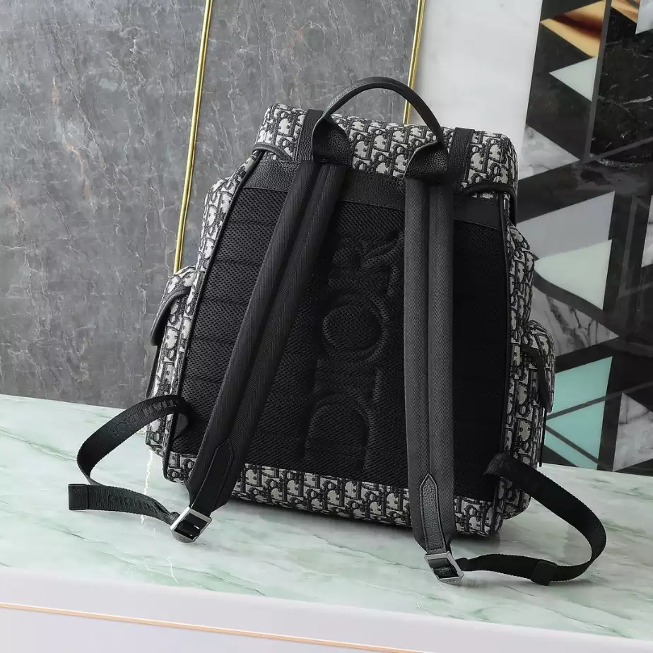 DIOR HIT THE ROAD BACKPACK WITH FLAP – DIO053