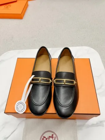 Hermes Women’s Colette Loafers in Black Leather – HM069