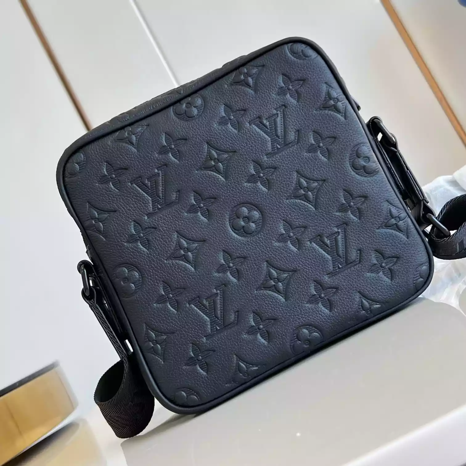 GETAWAY MESSENGER BAG BLACK MONOGRAM SHADOW M12516 – LW428