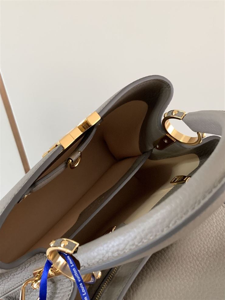 LOUIS VUITTON CAPUCINES BB – LW043