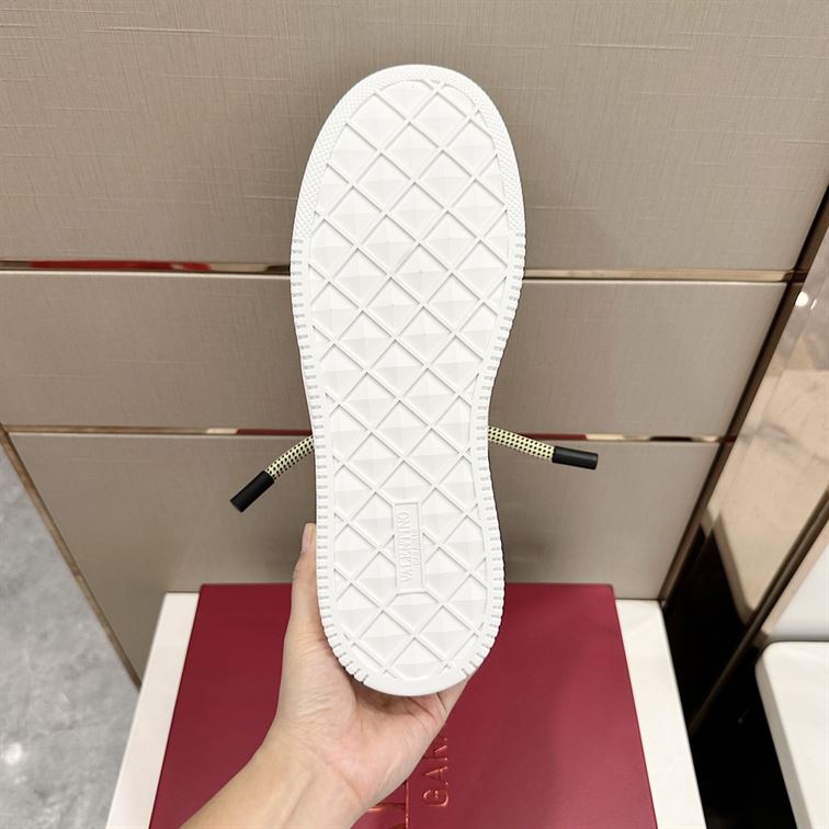 VALENTINO ONE STUD XL NAPPA LEATHER LOW-TOP SNEAKER – VN008