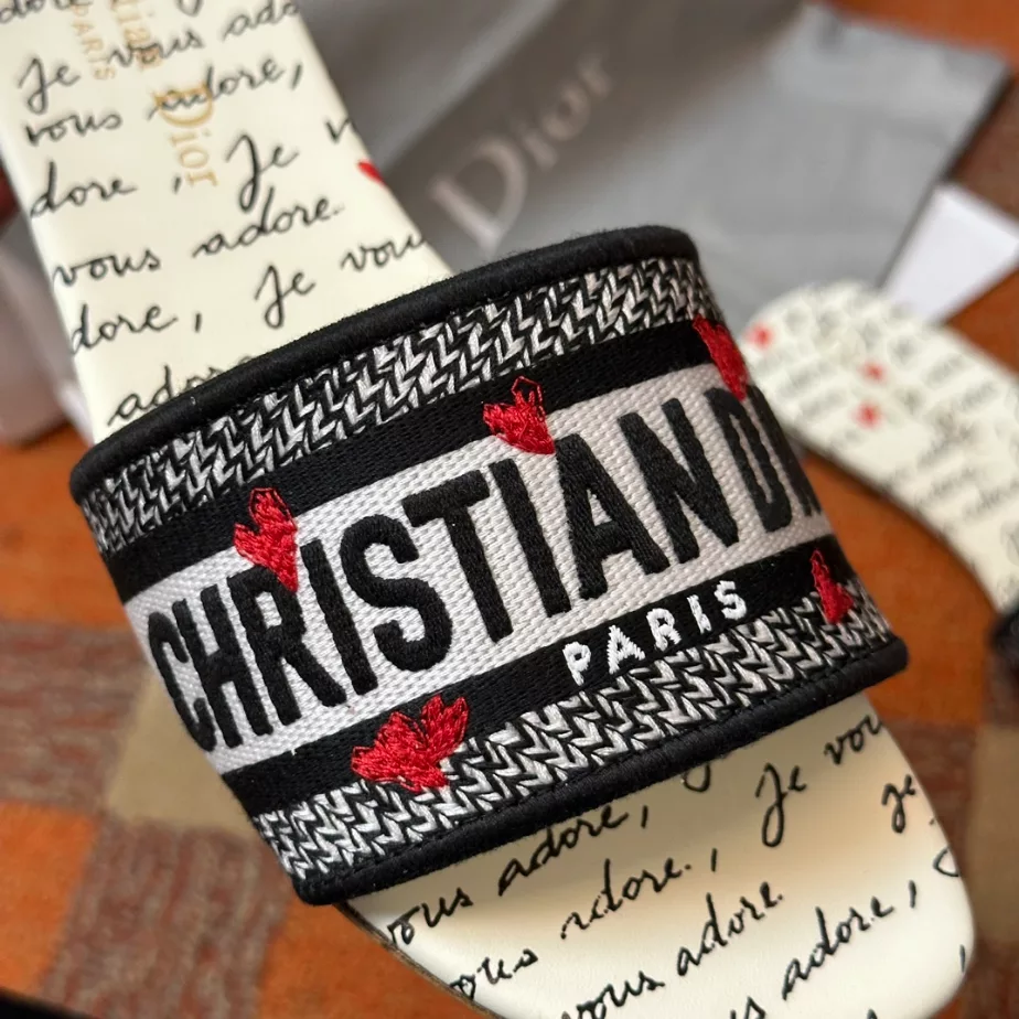 DIOR DWAY SLIDE – DS032