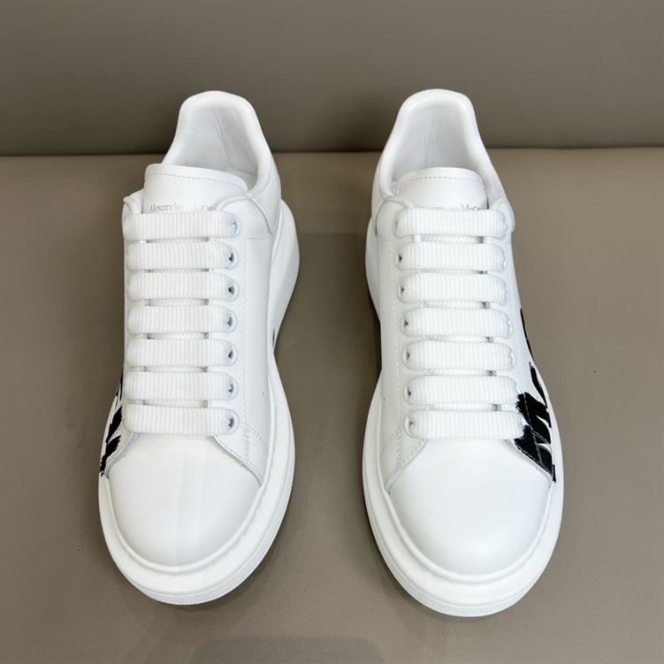 ALEXANDER MCQUEEN GRAFFITI OVERSIZED SNEAKER IN WHITE – ALD020