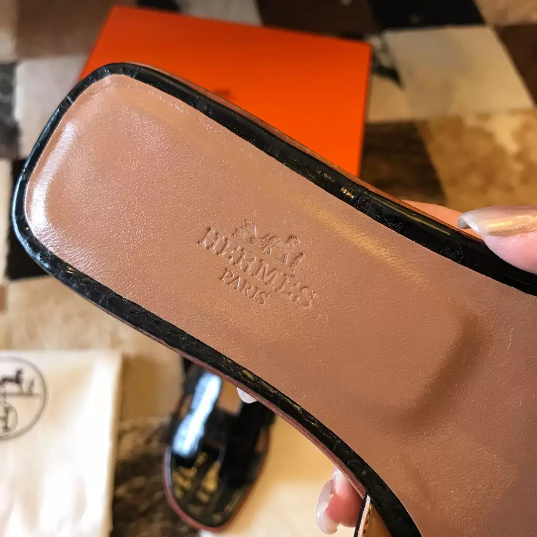 HERMES ORAN SLIDE SANDALS IN BLACK SHINY NILOTICUS CROCODILE SKIN – HMSD046