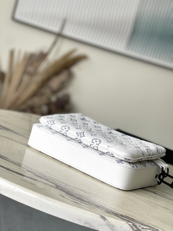 Louis Vuitton Trio Messenger White Bag – LW137