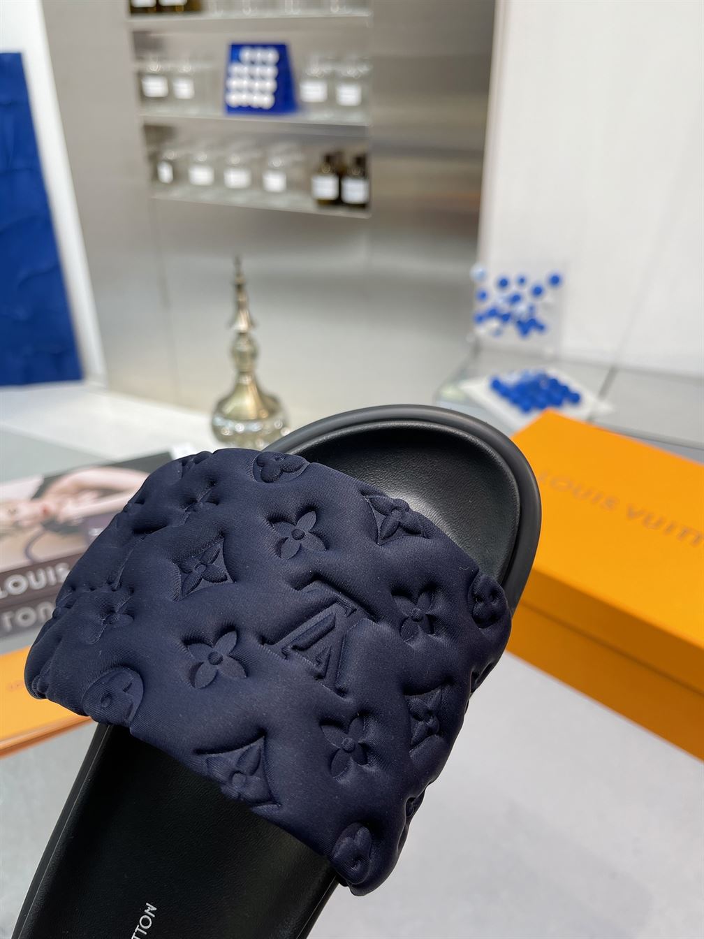 LOUIS VUITTON POOL PILLOW FLAT COMFORT MULE – LVSD050