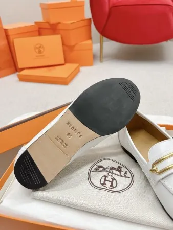 Hermes Women’s Colette Loafers in White Leather – HM068