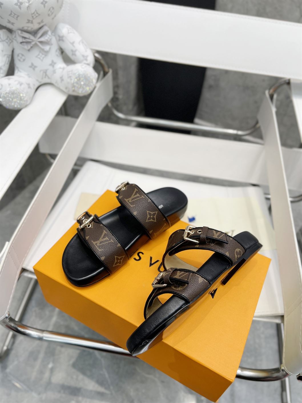 LOUIS VUITTON BOM DIA FLAT MULE – LVSD035