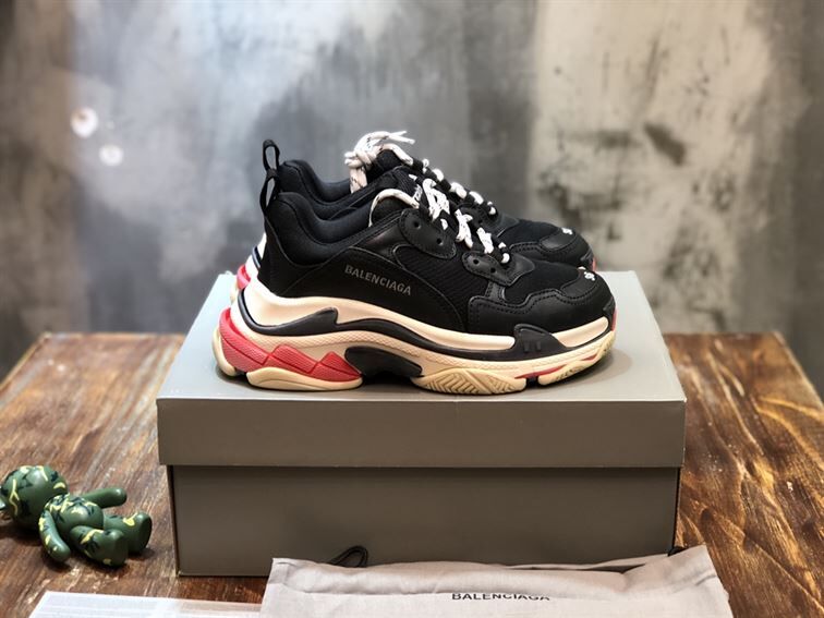 BALENCIAGA TRIPLE S IN BLACK – BLA028
