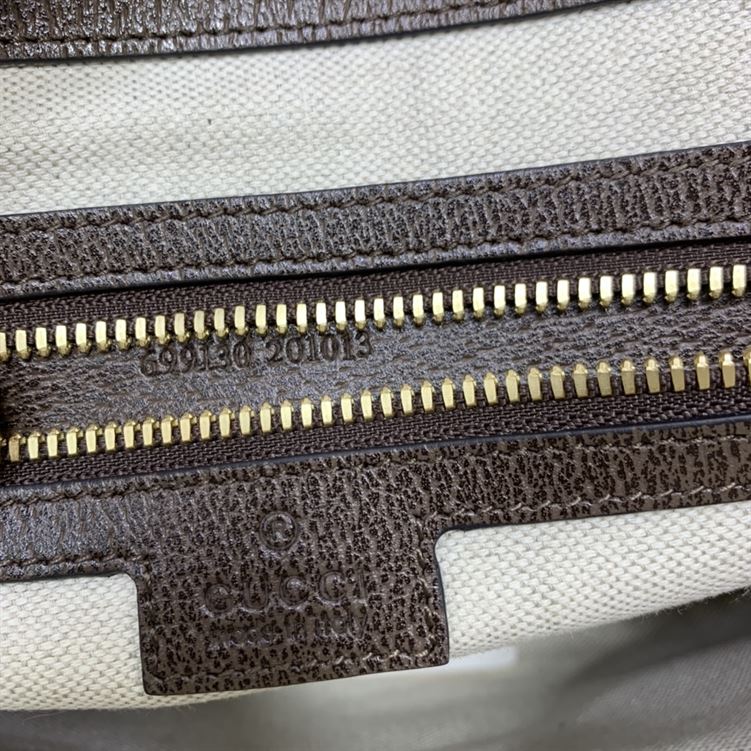 GUCCI JUMBO GG MESSENGER BAG – BG026